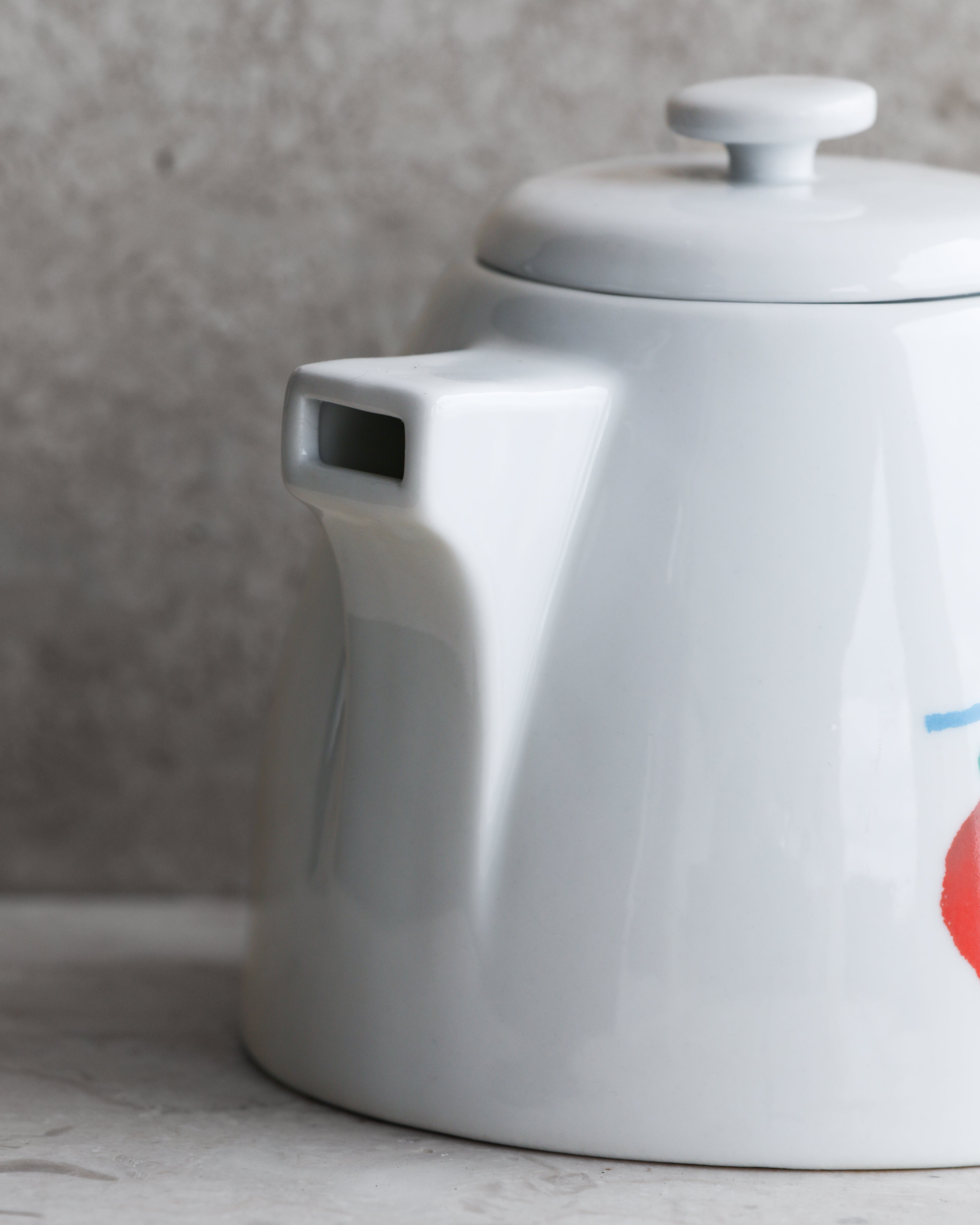 Vintage 1990s Tognana × Pablo Picasso Porcelain Kettle — “La Lavandière, 1961” Licensed Design