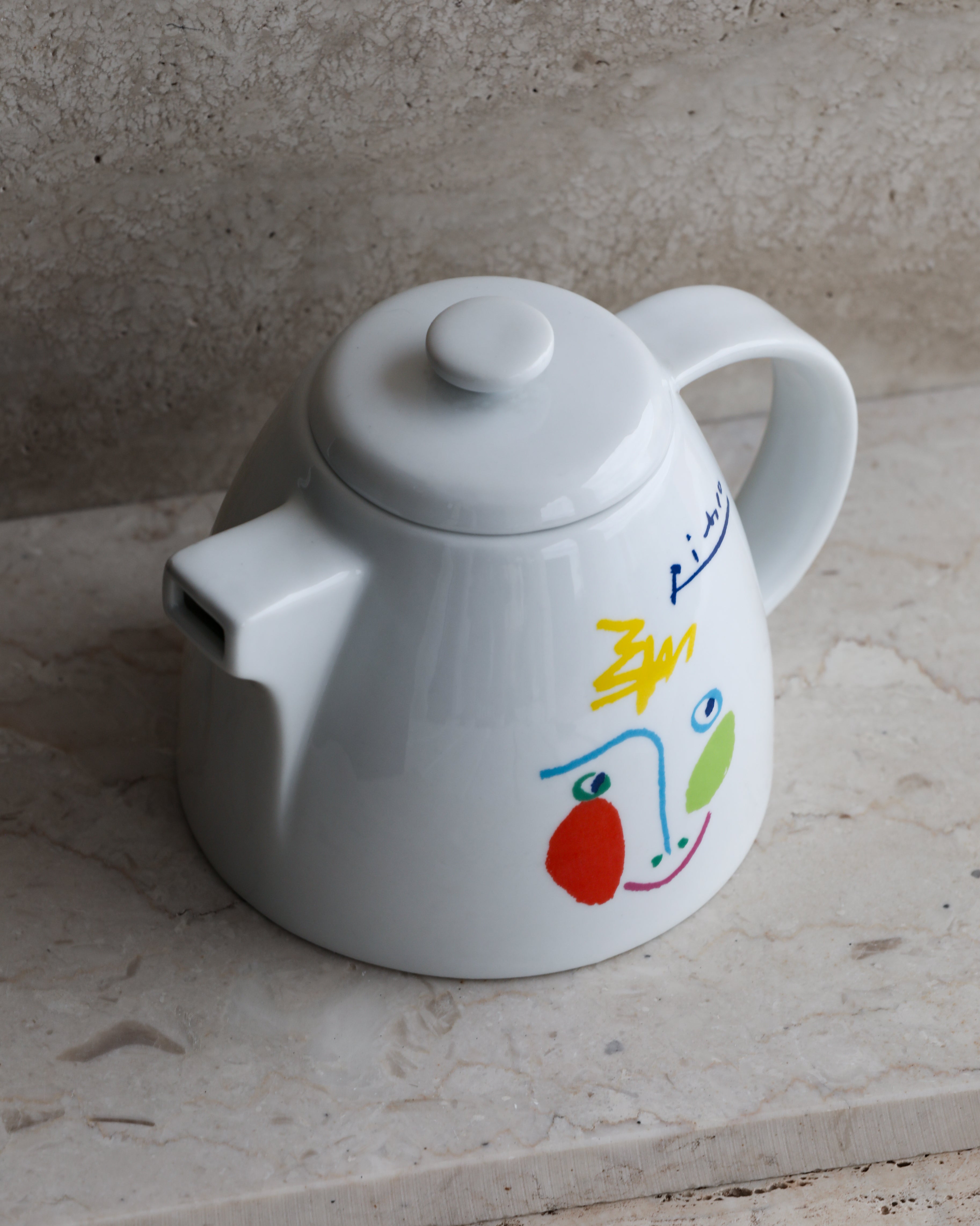 Angled view of Tognana Picasso art kettle with lid